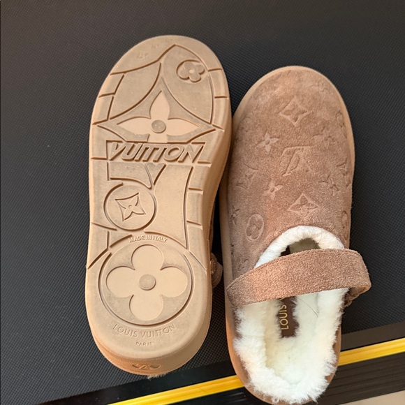 Louis Vuitton Tan Suede Monogram Slippers size 36 EUC - Picture 4 of 6